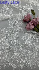 Ringan 100% Nylon Perancis Chantilly Benang renda Dengan Desain Bunga Untuk Pakaian Wanita