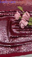 Kain bordir sequin merah berdaun untuk acara pesta