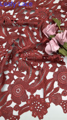 Kain renda bordir berdaun berongga bernapas elegan Kain renda warna merah
