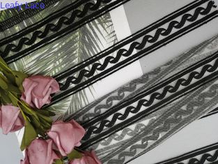 Kain Renda Bordir Hitam Nilon Linear Geometris