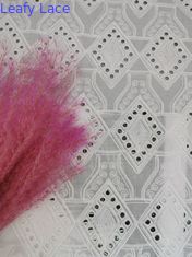 Pola Berlian Renda Lubang Kain Katun Broderie Putih