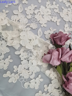 Warna Beige 3D Floral Corded Lace Fabric Polyester Cotton Cording Benang