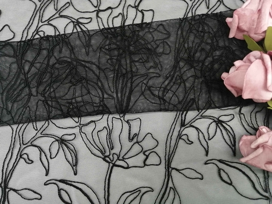 Kain Renda Bersulam Pola Bunga Hitam dengan Lebar 129cm