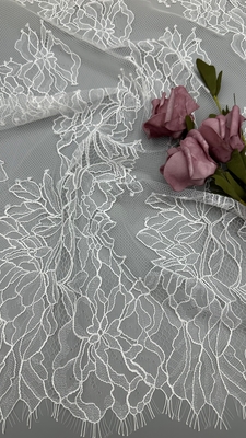 Ringan 100% Nylon Perancis Chantilly Benang renda Dengan Desain Bunga Untuk Pakaian Wanita