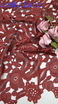 Kain renda bordir berdaun berongga bernapas elegan Kain renda warna merah