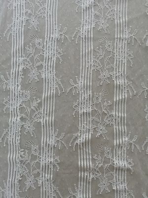 Scallop Polyester White Eyelash Lace Potong Fabric Untuk Gaun Pengantin
