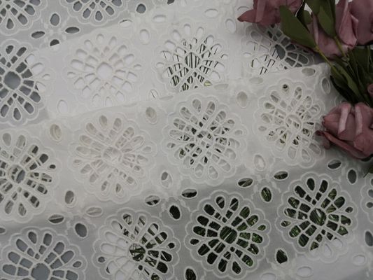 Kain Katun Pemotong Laser Eyelet Mesh Untuk Gaun Wanita