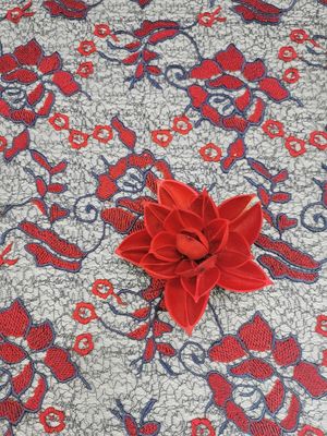 Gaun Wanita Kain Renda Rajutan Bordir Bunga Besar Merah Berwarna