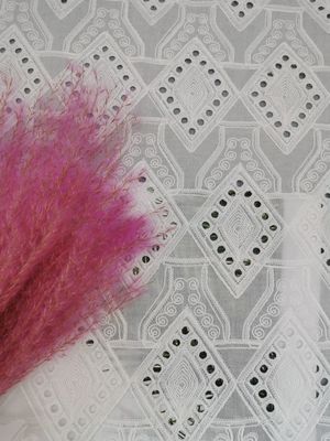 Pola Berlian Renda Lubang Kain Katun Broderie Putih