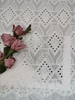 Pola Berlian Renda Lubang Kain Katun Broderie Putih