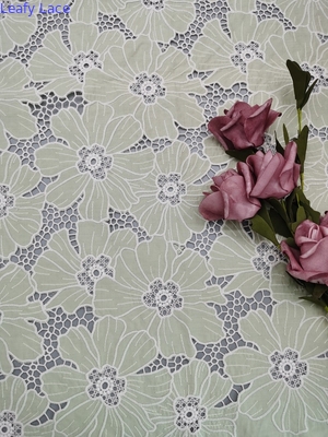 Kain Lubang Katun Bordir Bunga Berdaun Ivory By The Yard