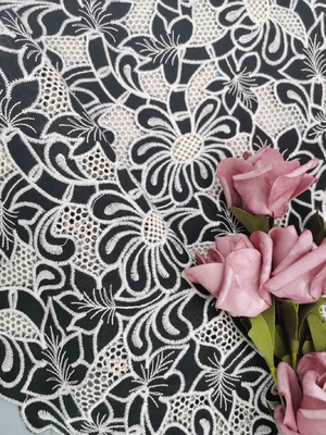 Kain Renda Bordir Motif Bunga Laser Dalam Warna Hitam Putih Two Tone 114cm